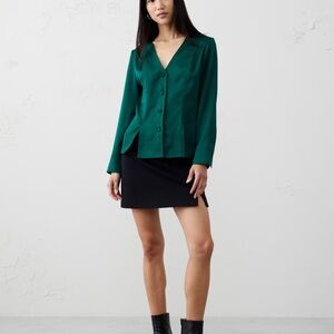 NWT Banana Republic Green Silky Seamed Slit Blouse (size 6)